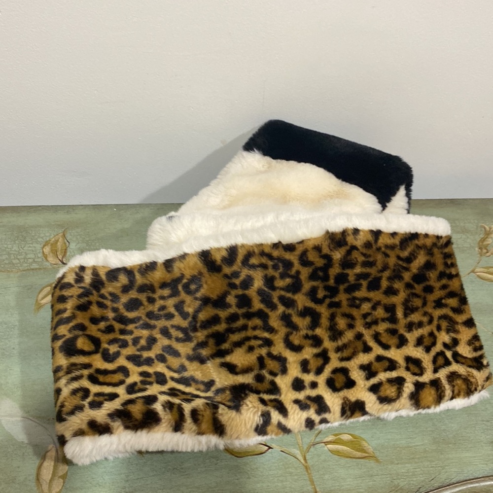Authentic HEURUEH Women’s Reversible Infinity Faux Fur Scarf